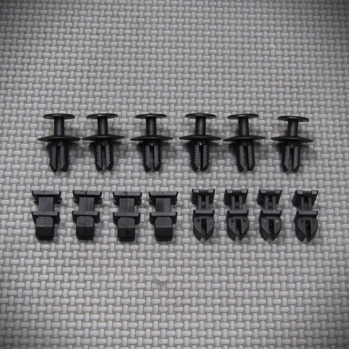 Mercedes W202 C208 R170 W124 W210 Kunststoffnieten-Satz Kofferraum - W202.Store