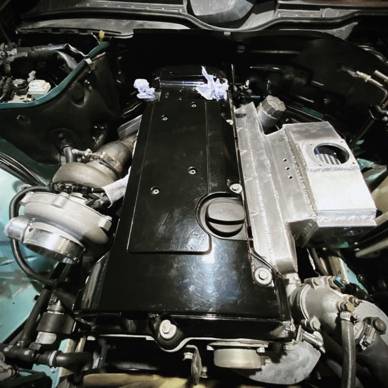 Mercedes M104 2.8l 3.2l Turbo-Ansaugbrücke mit Wasser-Ladeluftkühler - W202.Store